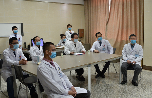 中国肿瘤整形外科学奠基者和创始人周晓教授莅临我院进行学术指导